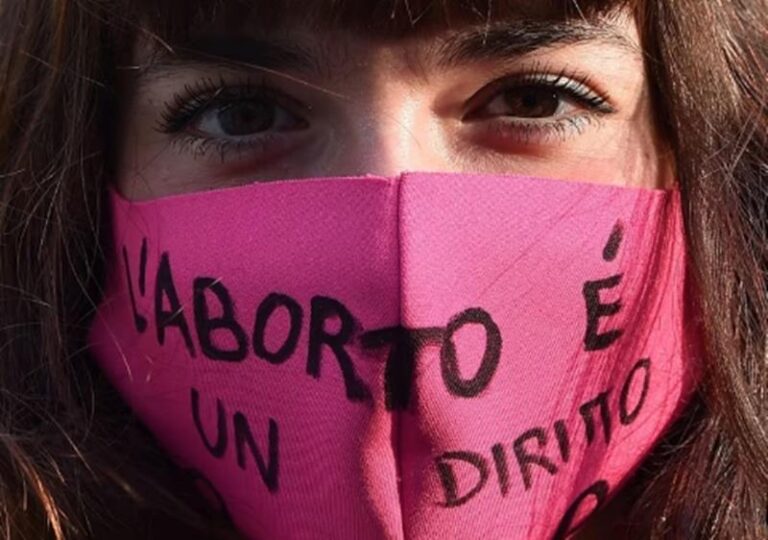 Raccolta firme contro l’aborto, Rifondazione comunista Vibo aderisce al sit-in di protesta