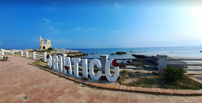 Non solo Tropea o Pizzo, il borgo di Briatico è una perla rara che incanta i turisti: «Un piccolo paradiso». E scatta l’applauso – VIDEO