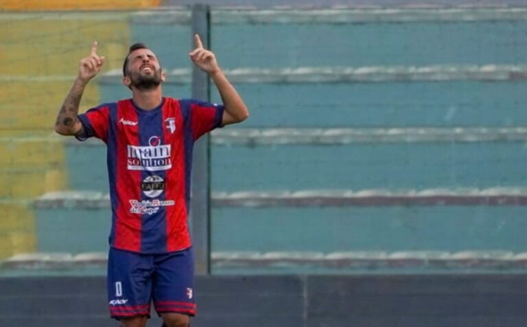 Serie D, verso Sancataldese-Vibonese: i convocati rossoblù