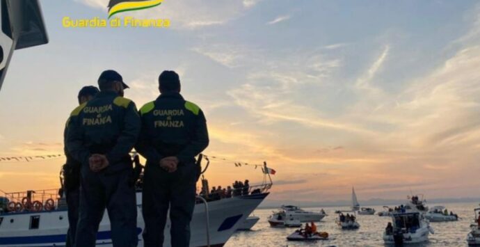 Guardia di finanza, dal Reparto aeronavale di Vibo più di 600 controlli in mare e sul litorale