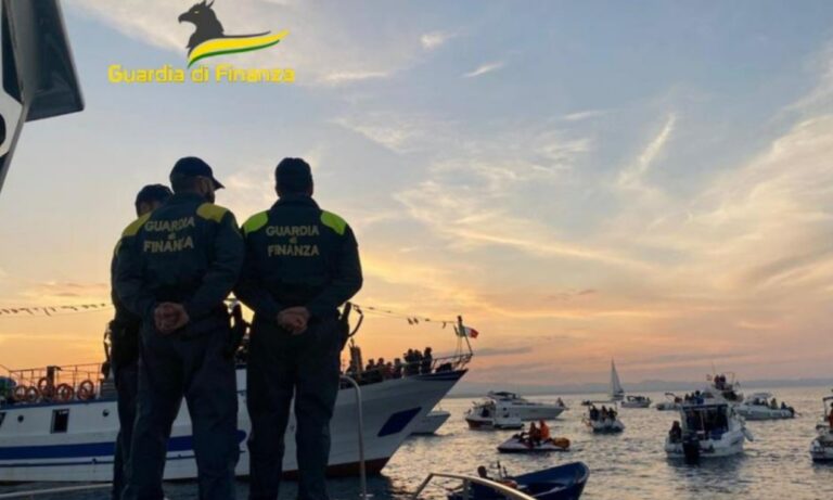 Guardia di finanza, dal Reparto aeronavale di Vibo più di 600 controlli in mare e sul litorale