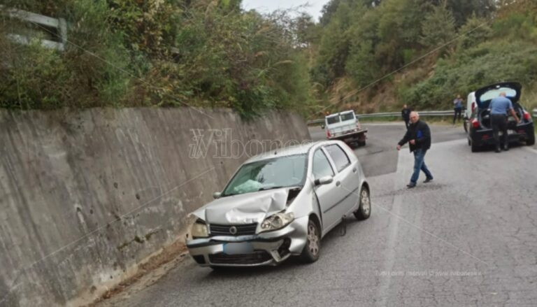 Incidente tra Vazzano e Vallelonga: scontro tra un’auto e un furgone