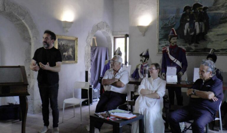 Pizzo, lo spettacolo “Na storiAntica” inaugura i laboratori teatrali