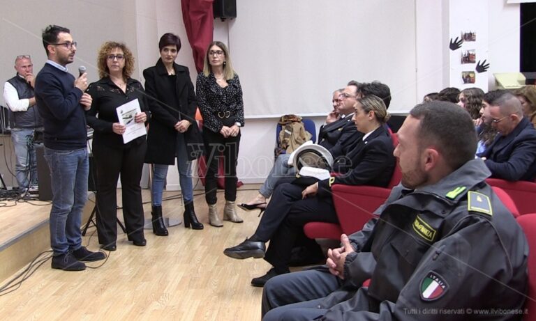 “Rigenerando la scuola…” L’Amerigo Vespucci di Vibo Marina premia gli studenti – Video