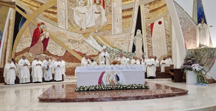 Fondazione Natuzza, in migliaia all’anniversario dell’arrivo della statua della Vergine