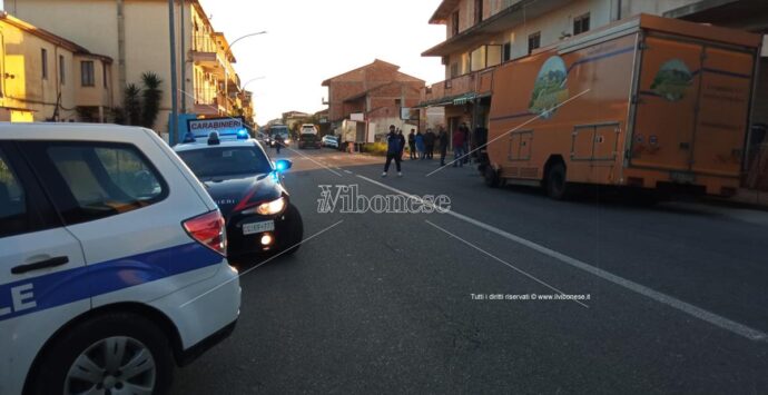 Scontro tra auto e furgone alle porte di Mileto, un ferito trasportato in ospedale