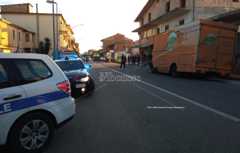 Scontro tra auto e furgone alle porte di Mileto, un ferito trasportato in ospedale