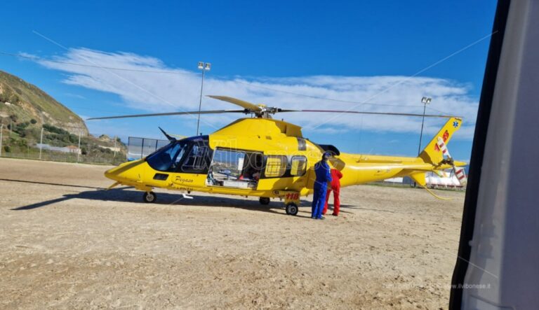 Grave incidente a Piscopio, auto travolge pedone: interviene l’elisoccorso