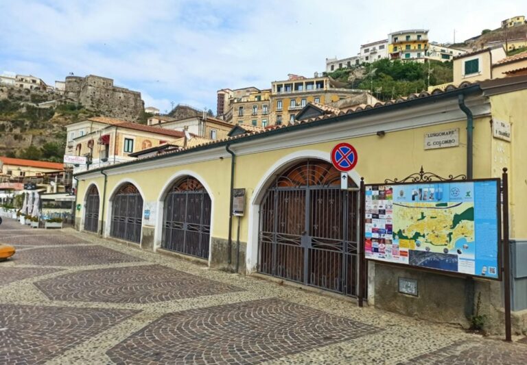 Un impianto fotovoltaico sulla loggia della Tonnara di Pizzo, lo storico Montesanti: «Uno sfregio»