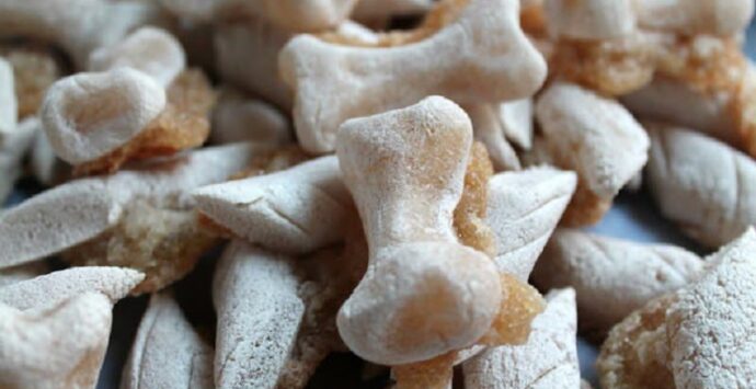 “Ossa dei Morti”, i biscotti tipici della tradizione legata alla giornata dei defunti