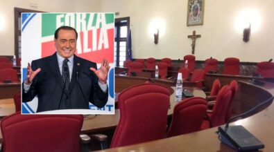 Passa in Commissione a Vibo la proposta di intitolare una via a… Silvio Berlusconi