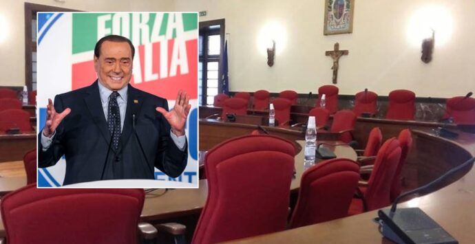 Passa in Commissione a Vibo la proposta di intitolare una via a… Silvio Berlusconi