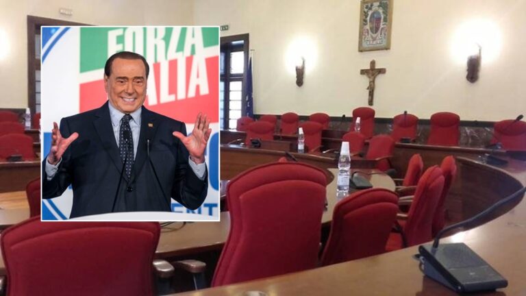 Passa in Commissione a Vibo la proposta di intitolare una via a… Silvio Berlusconi