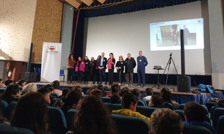 Successo di pubblico a Vibo Valentia per il docufilm “I mille cancelli di Filippo”