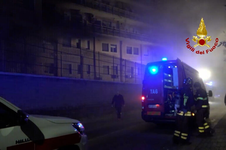 Incendio all’ospedale di Tivoli: quattro morti e in centinaia trasferiti in altri nosocomi