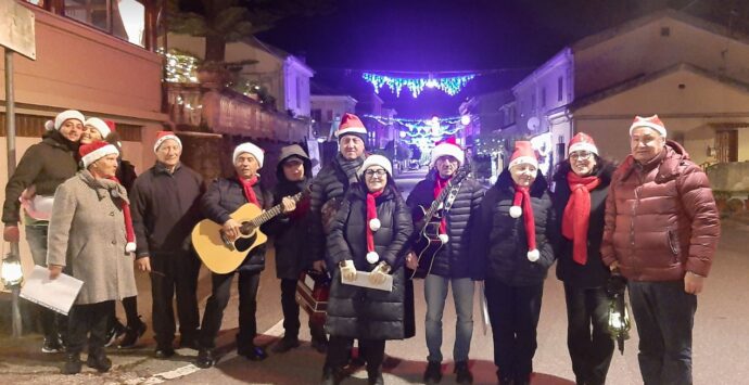 I canti di Natale animano vie e piazze di Francavilla Angitola – Video