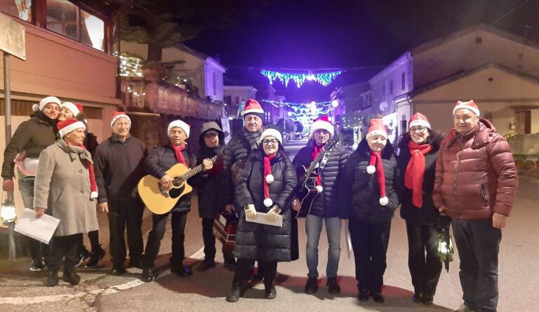 I canti di Natale animano vie e piazze di Francavilla Angitola – Video