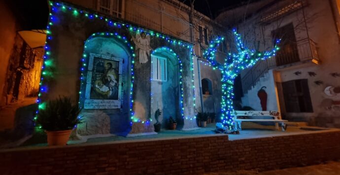 Dalla casa di Babbo Natale alla mostra di presepi, a Zungri tutta la gioia delle feste