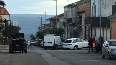 Incidente a Mileto, scontro tra un furgone e un’auto nel centro cittadino