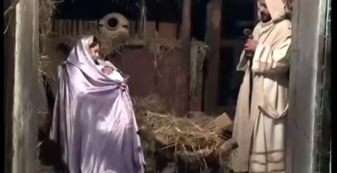 Presepe vivente Sorianello: teatro a cielo aperto per raccontare le scene della Natività – Video