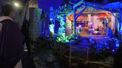 Natale nel Briaticese, a Potenzoni torna il suggestivo maxi presepe in piazza -Video