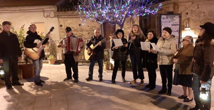 La “strina”, il canto benaugurante calabrese per le vie di Francavilla -Video