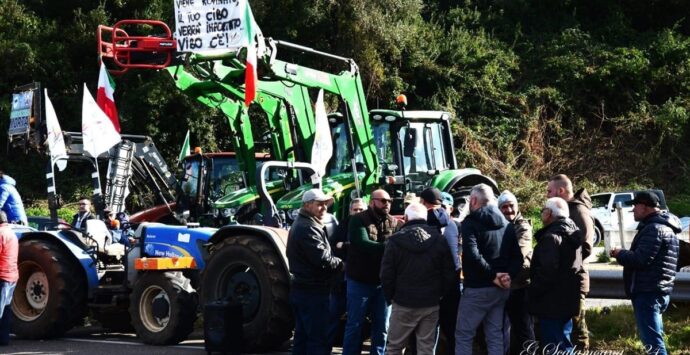 Gli agricoltori pronti a un nuovo presidio a Pizzo: si annuncia un altro lunedì nero per il traffico