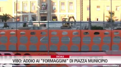 Un pezzo di storia cancellato: addio ai “formaggini” di Piazza Municipio – Video