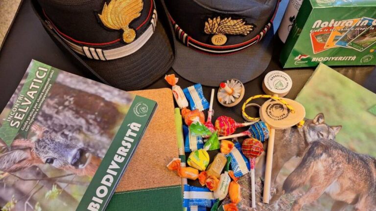 “Befana della Biodiversità”, i carabinieri forestali nel reparto pediatrico dello Jazzolino