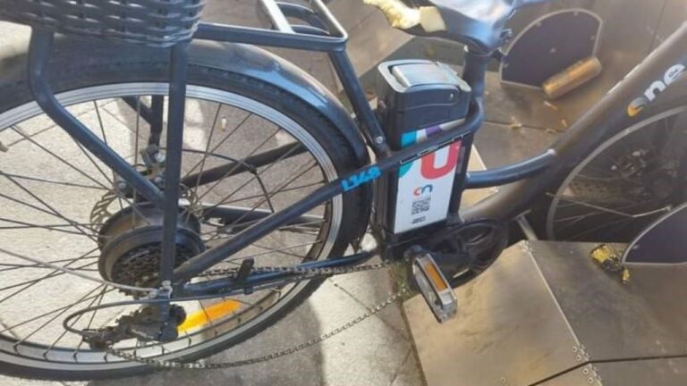 E-bike vandalizzate a Vibo, il Comune: «Le videoriprese inviate alle forze dell’ordine»
