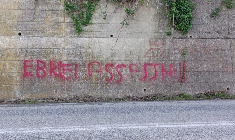 Scritta antisemita alle porte di Tropea, nuovo messaggio d’odio dopo il caso di Parghelia