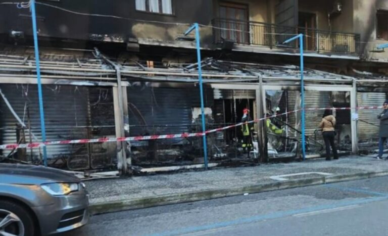 Incendio distrugge negozio, attimi di paura nel Cosentino