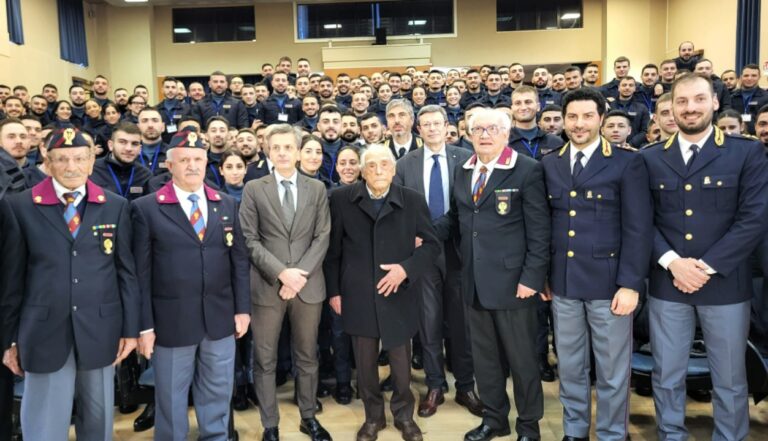 Vibo, la Scuola di polizia in festa per i 101 anni del maresciallo Antonio Santelli – Foto