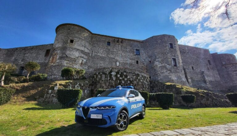 Polizia, nuova autovettura assegnata alla Questura di Vibo Valentia