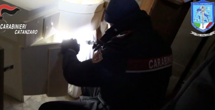 ‘Ndrangheta, droga e corruzione: 26 arresti a Catanzaro – Nomi