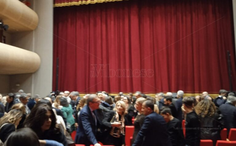 Vibo, il duo Ale e Franz all’apertura del nuovo teatro: «C’è profumo di nuovo»