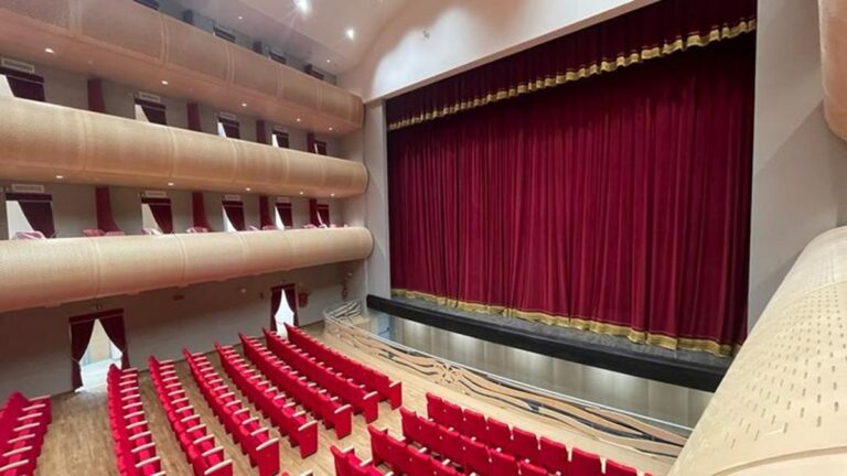 Nuovo teatro di Vibo e polemiche, il M5S: «Le autorità invitate si astengano dal presenziare»