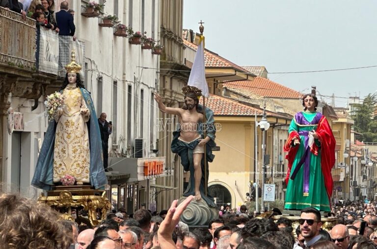 L’Affruntata di Vibo: in migliaia per assistere al tradizionale incontro della Madonna con Gesù