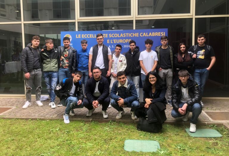 Eccellenze scolastiche: la Regione premia gli studenti dell’Iis, Itg e Iti di Vibo