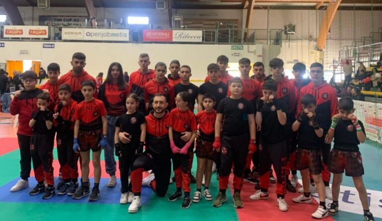 Kickboxing, pioggia di medaglie per la società vibonese Fenix all’evento Federkombact