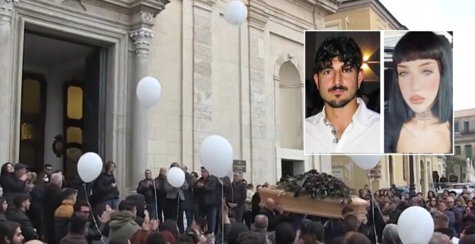 L’addio a Silvia e Antonio, i due giovani vibonesi morti in un tragico incidente in Puglia – Video