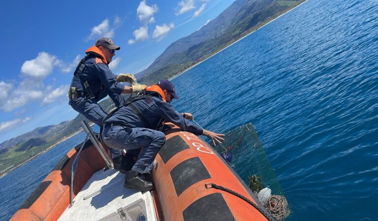 Guardia costiera di Vibo Marina sequestra attrezzi da pesca illegali