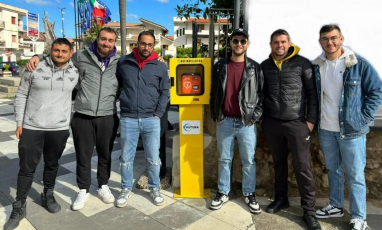 Santa Domenica, l’associazione “Futura” dona un defibrillatore alla comunità