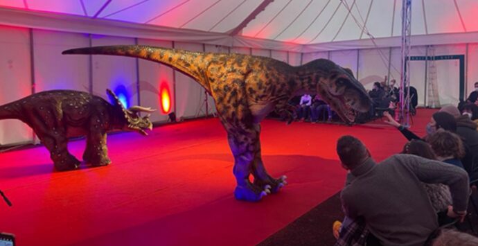 Dinosaurlive: approda a Vibo Valentia lo spettacolo dedicato al Giurassico