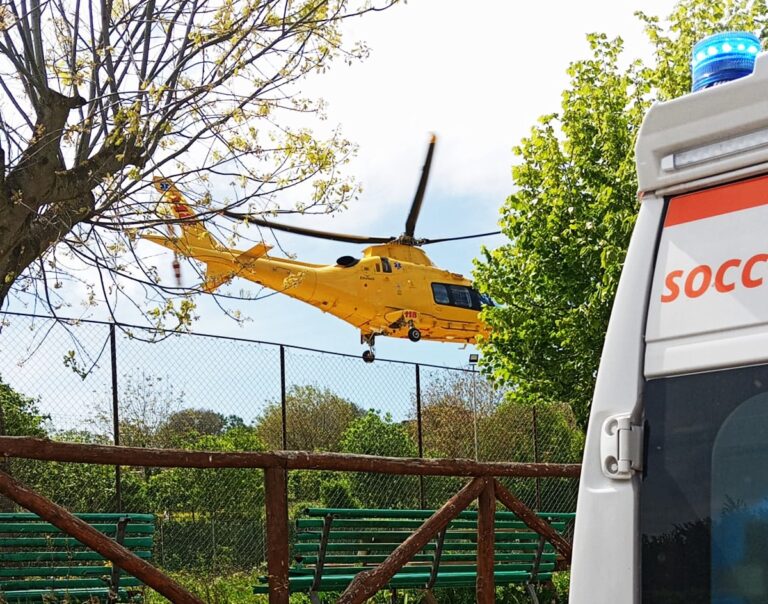 Trattore si ribalta e schiaccia un agricoltore nel Vibonese: interviene l’elisoccorso