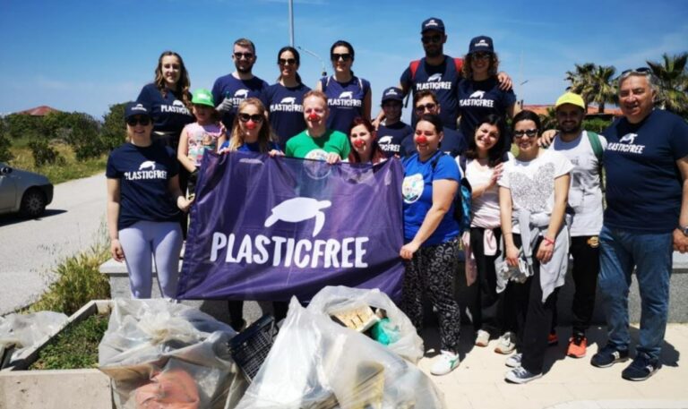 Lotta alla plastica, l’associazione “Adesso Pizzo” in campo