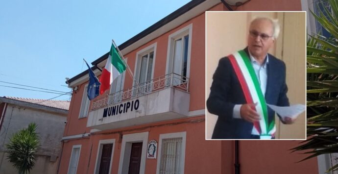 Senzatetto legato e pestato da sei minorenni, il sindaco di San Costantino: «Sconcertante, l’intera comunità condanna l’aggressione»
