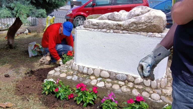 Vibo Marina, la Pro loco ripulisce l’aiuola con il reperto attribuito a Santa Venere