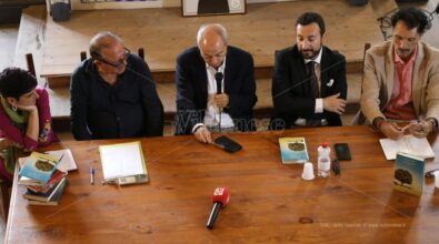 Tropea, la rassegna letteraria “Andromeda” accoglie lo scrittore Carmine Abate -Video