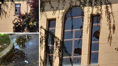 Vibo, la scuola “Don Bosco” tra vetri rotti e giardino esposto al degrado